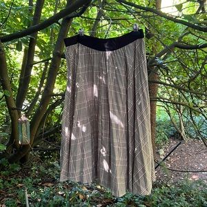 Plaid pleated midi-skirt with elastic waist (Very stretchy!)